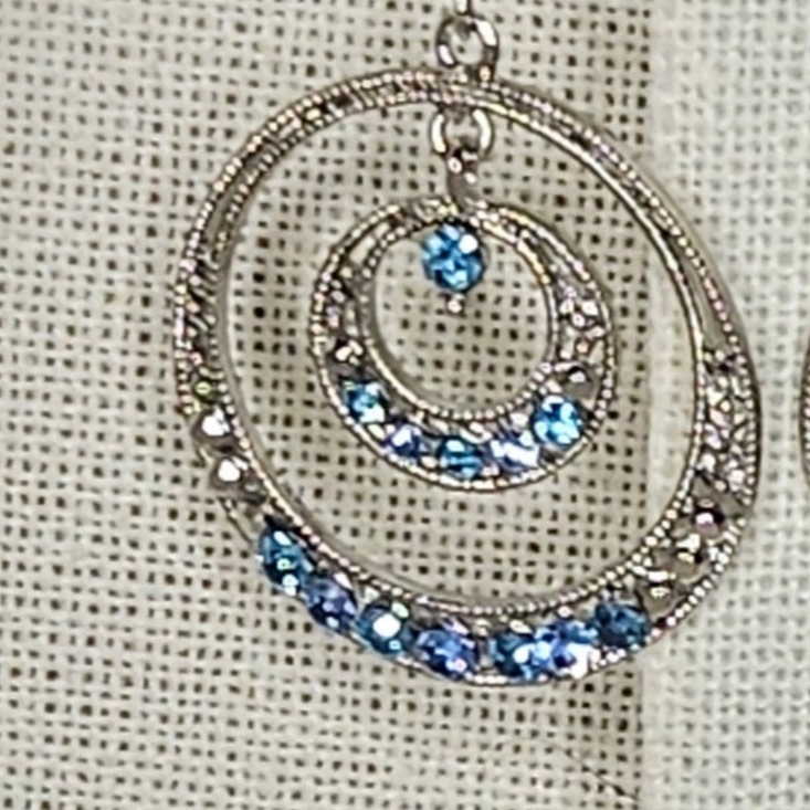 Double circle drop earrings.