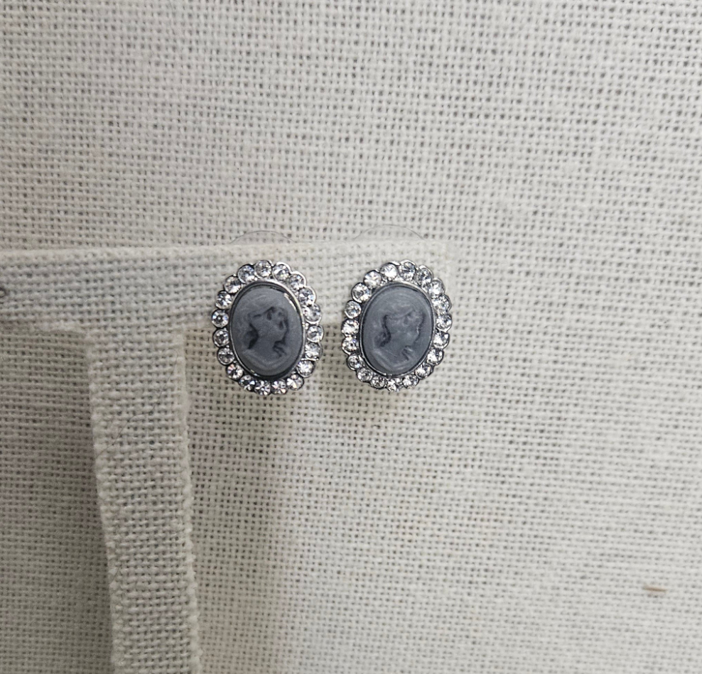 Cameo earrings - small