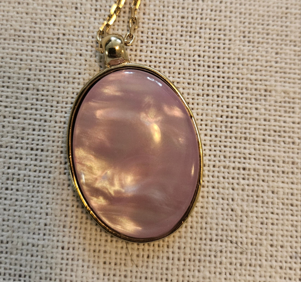 Cabochon pendant on gold chain
