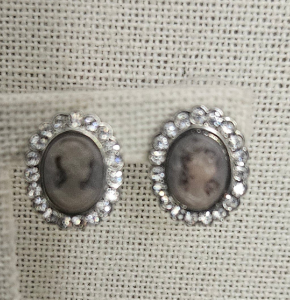 Cameo earrings - small