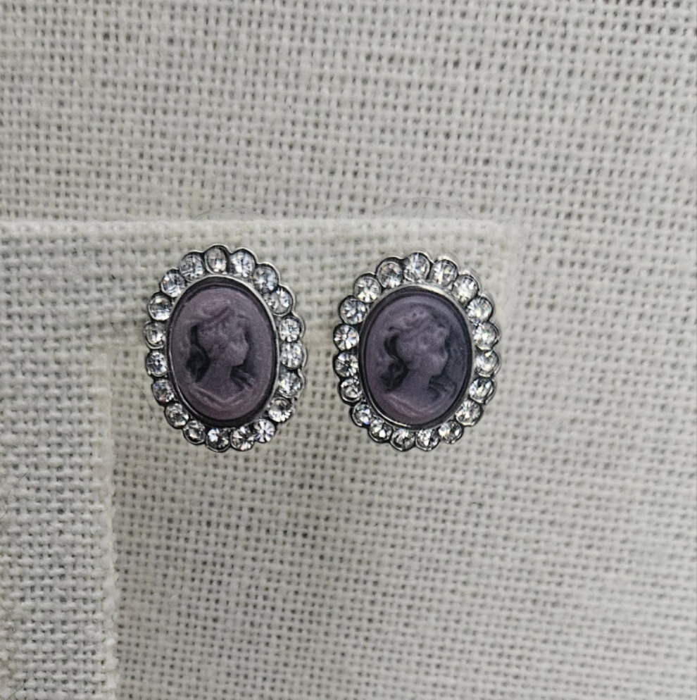 Cameo earrings - small