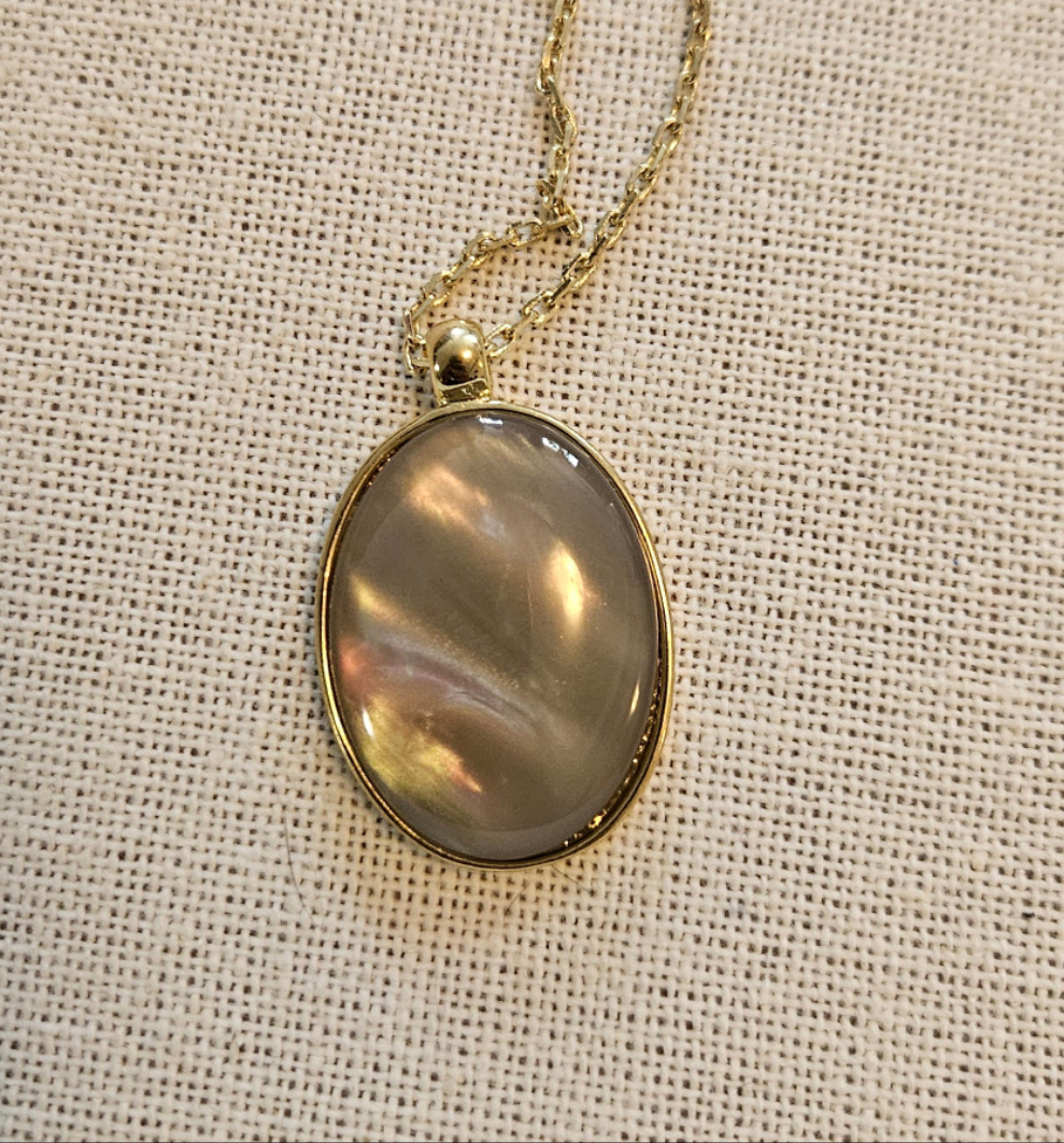 Cabochon pendant on gold chain