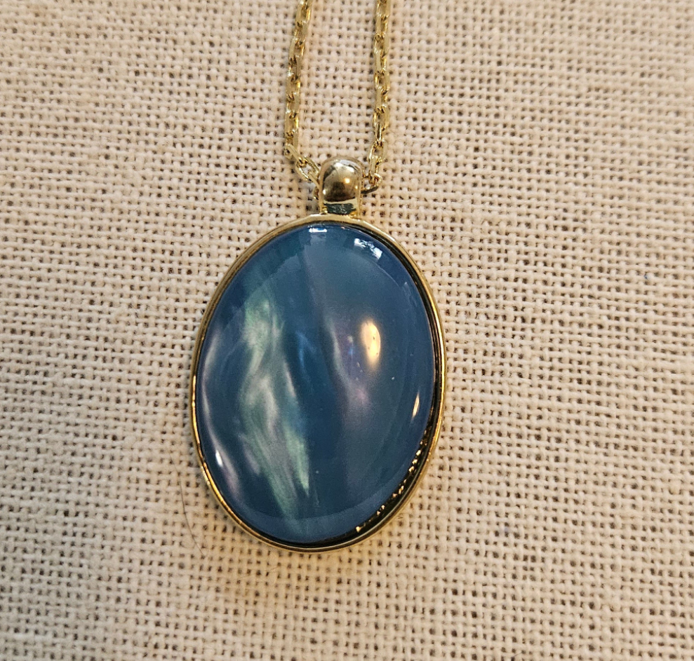 Cabochon pendant on gold chain