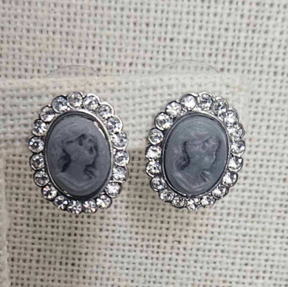 Cameo earrings - small
