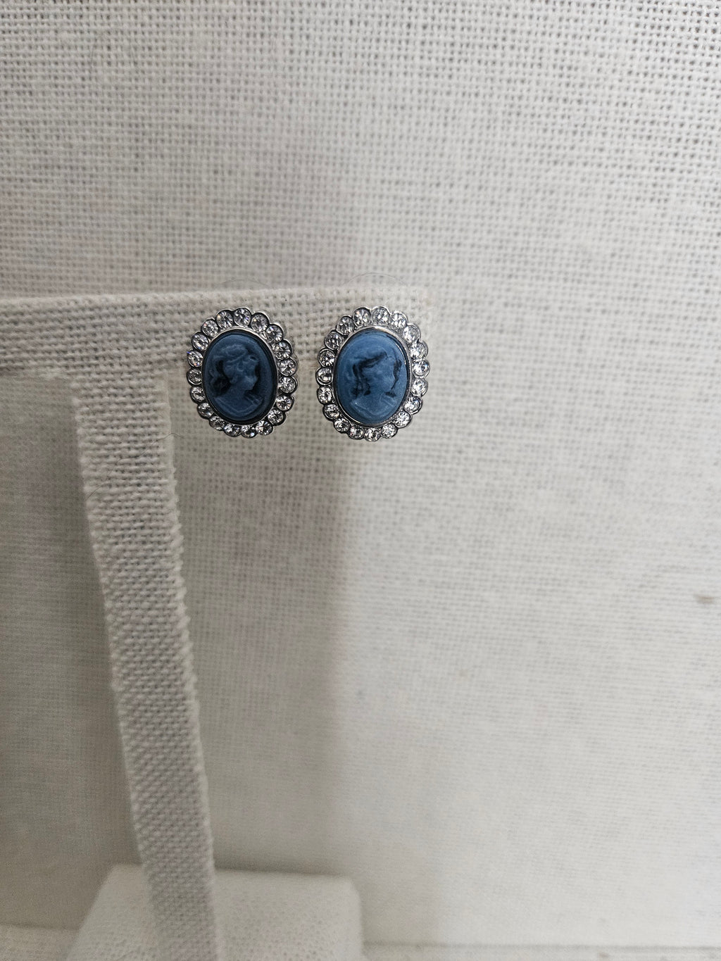 Cameo earrings - small