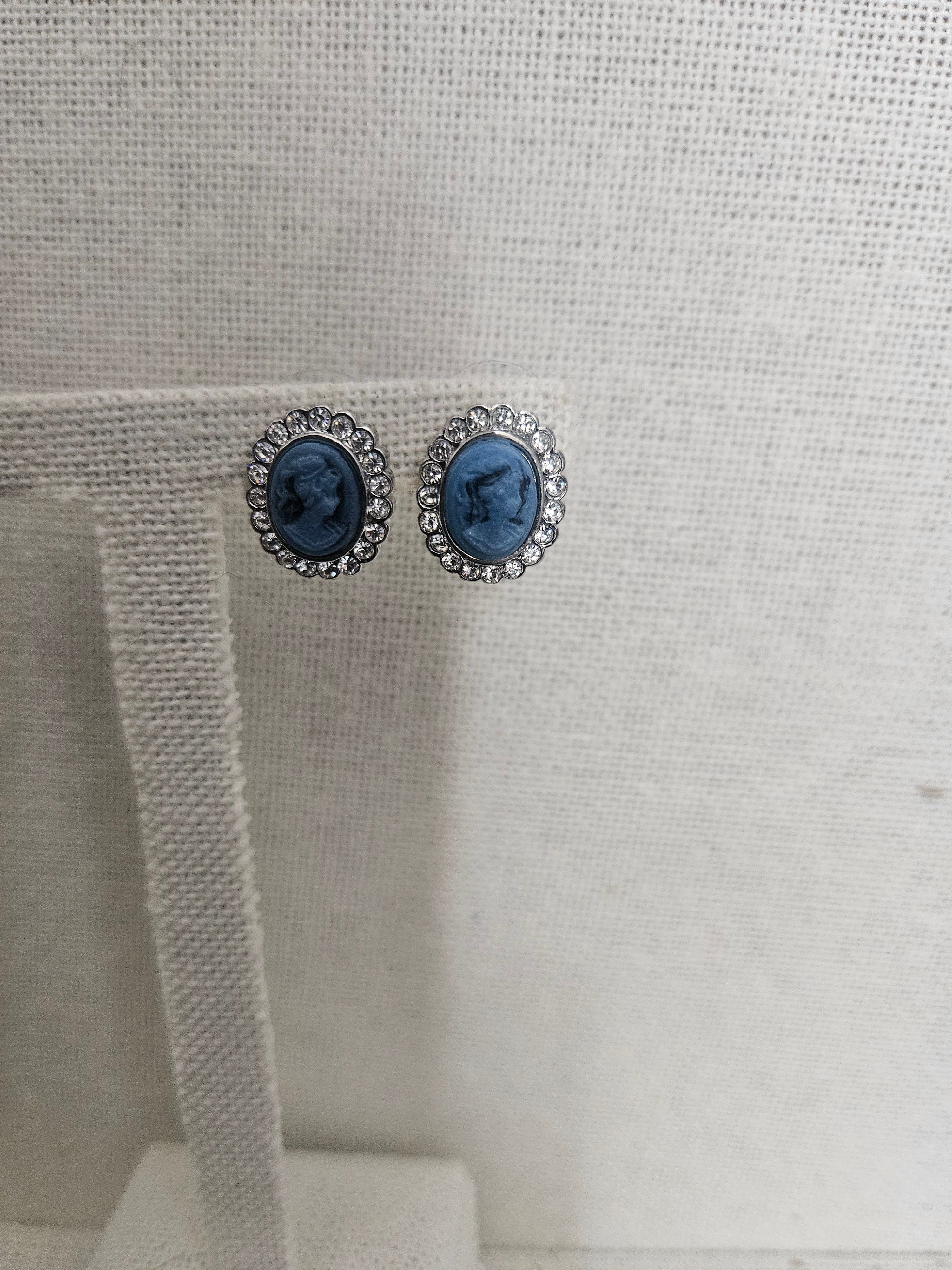 Cameo earrings - small